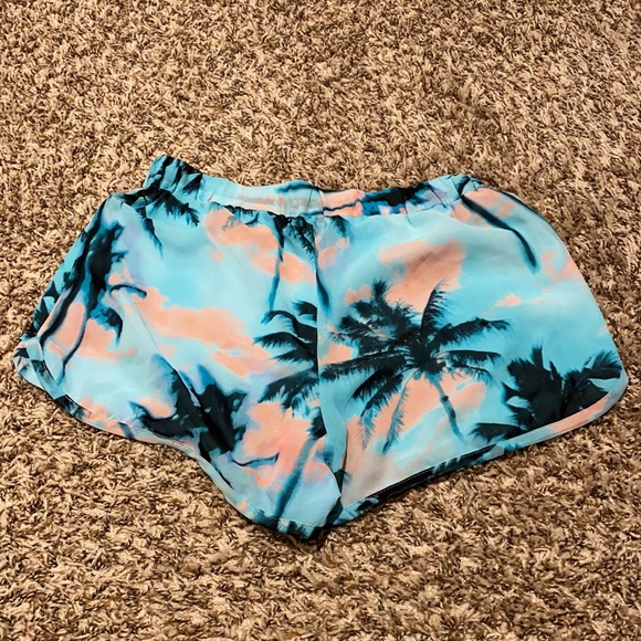 Brand new palm tree shorts ❤️ - Picture 3 of 3